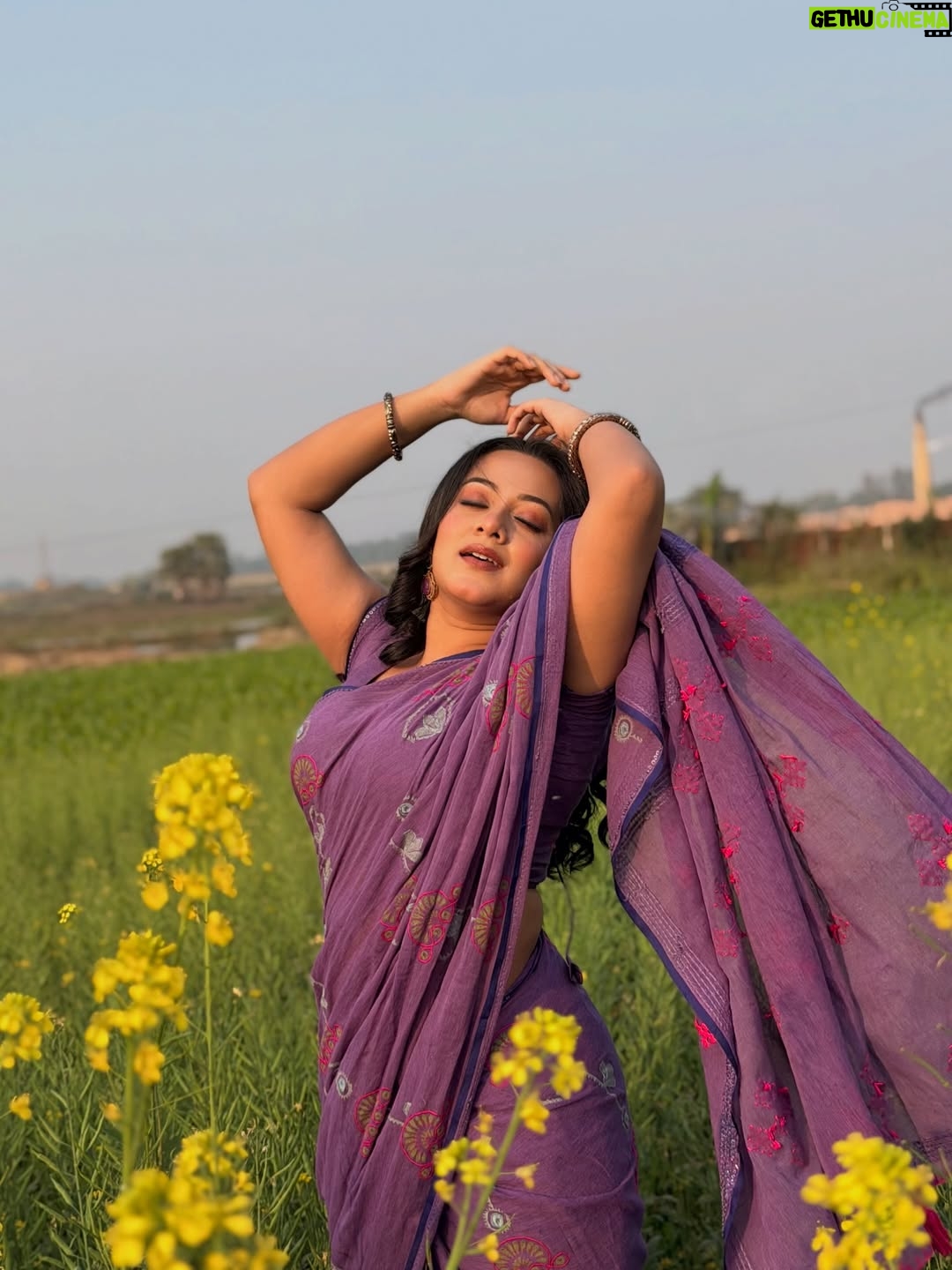Dighi - 8.9K Likes - তোমার আঁচল মাটিতে লুটোয়
ঘন নীল মায়া চোখে 💜