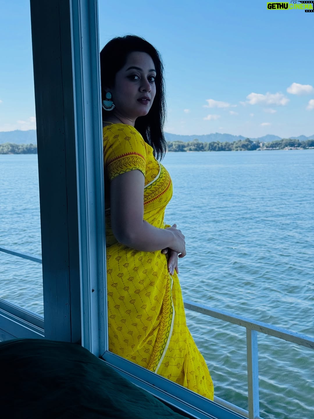 Dighi - 27.4K Likes - দেখো না এই অকাল শ্রাবণ
নেমেছে আজ হাজার বারণ জেনে🌼 
@mayaleenfloatingvilla