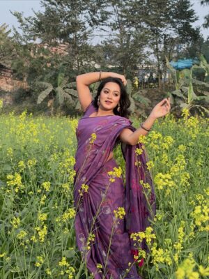 Dighi Instagram - তোমার আঁচল মাটিতে লুটোয়
ঘন নীল মায়া চোখে 💜