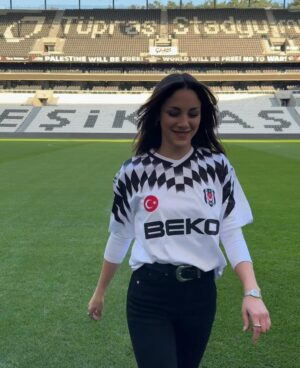 Dilin Döğer Instagram - 🤍🖤