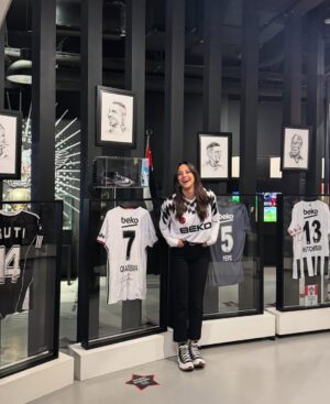 Dilin Döğer Instagram - 🤍🖤
