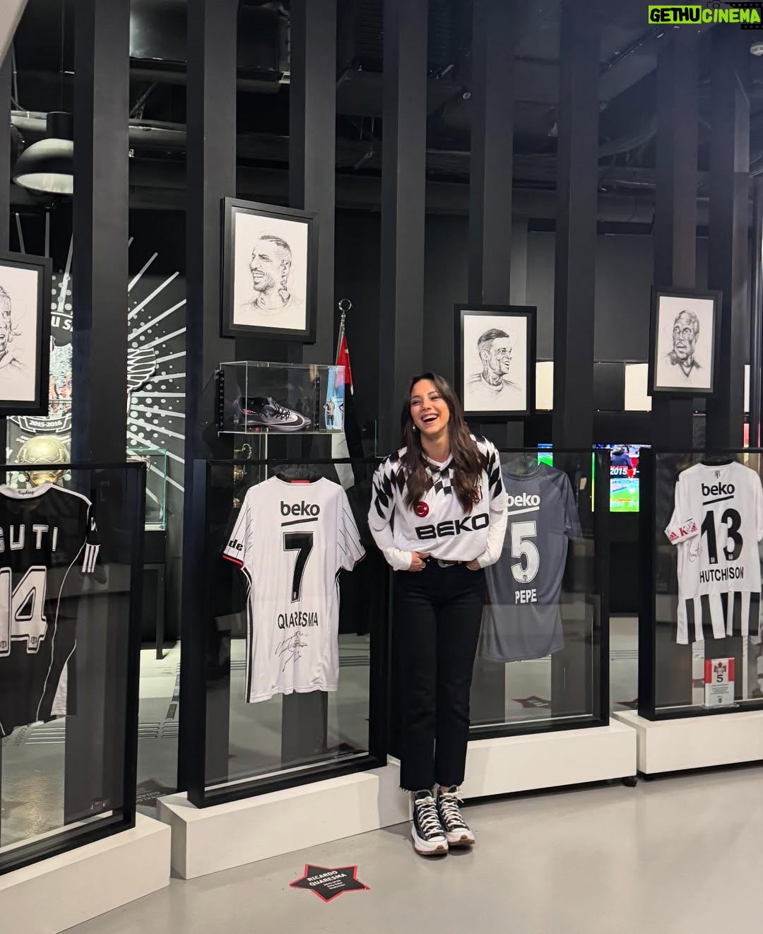 Dilin Döğer - 429.5K Likes - 🤍🖤