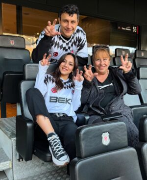Dilin Döğer Instagram - 🤍🖤