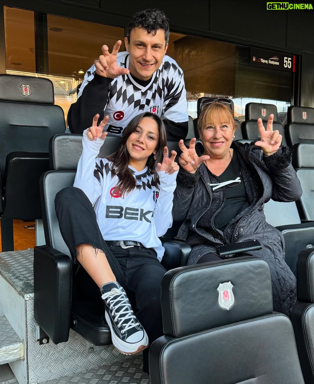 Dilin Döğer - 429.5K Likes - 🤍🖤