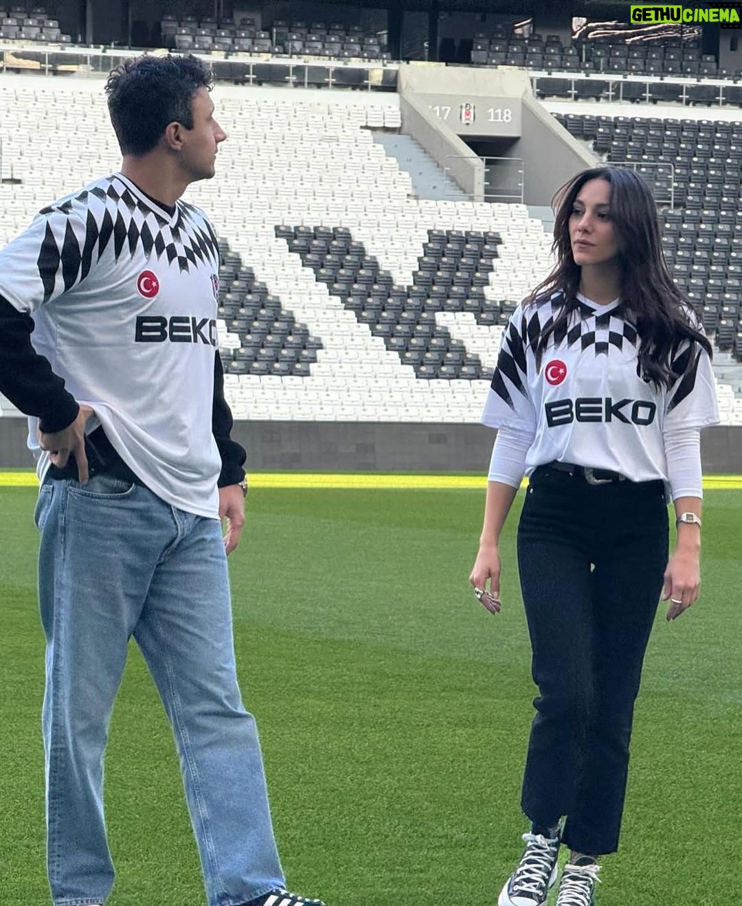 Dilin Döğer - 429.5K Likes - 🤍🖤