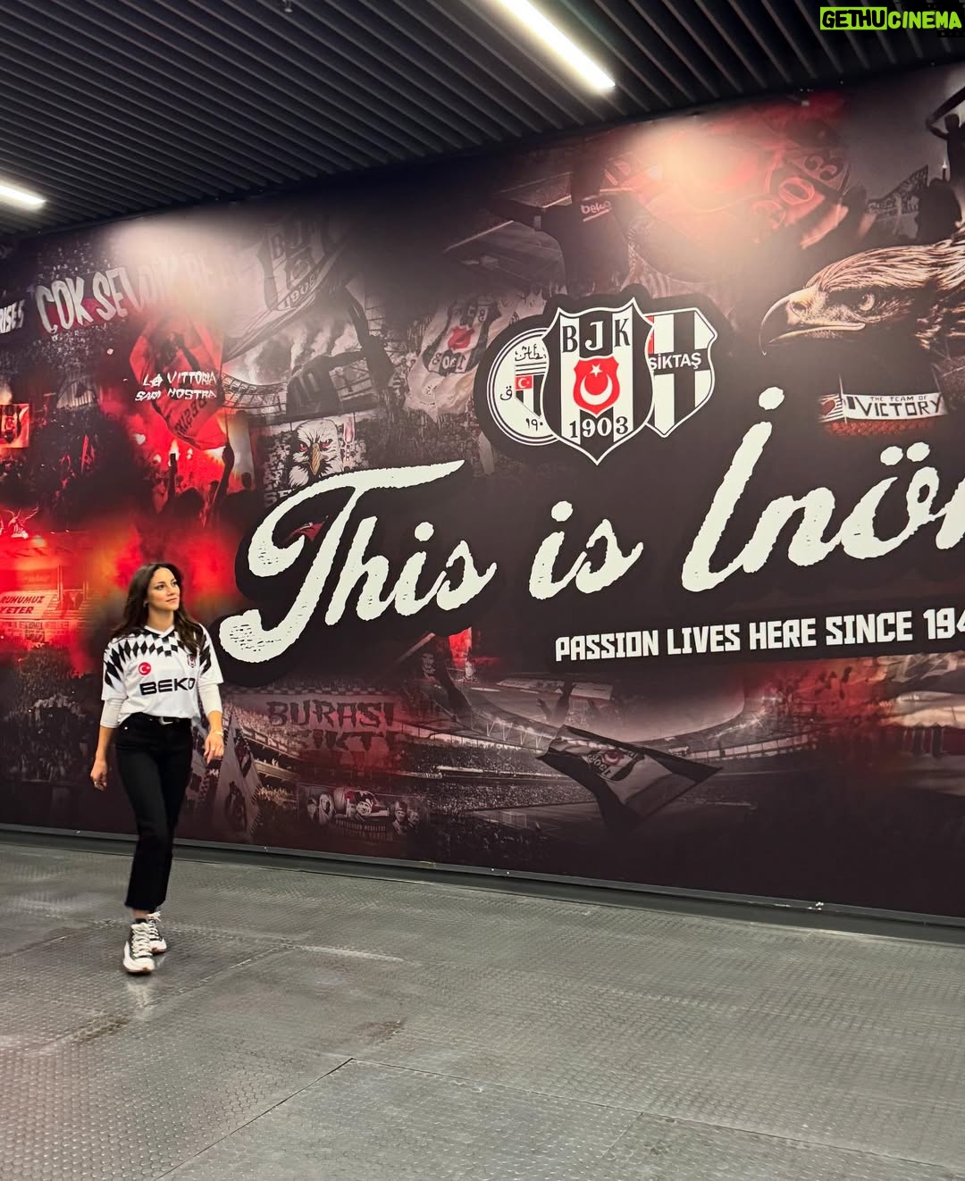 Dilin Döğer - 429.5K Likes - 🤍🖤
