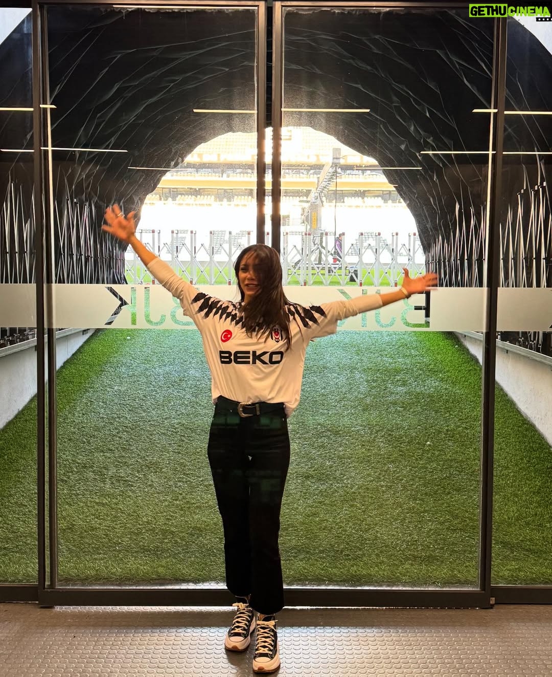 Dilin Döğer - 429.5K Likes - 🤍🖤