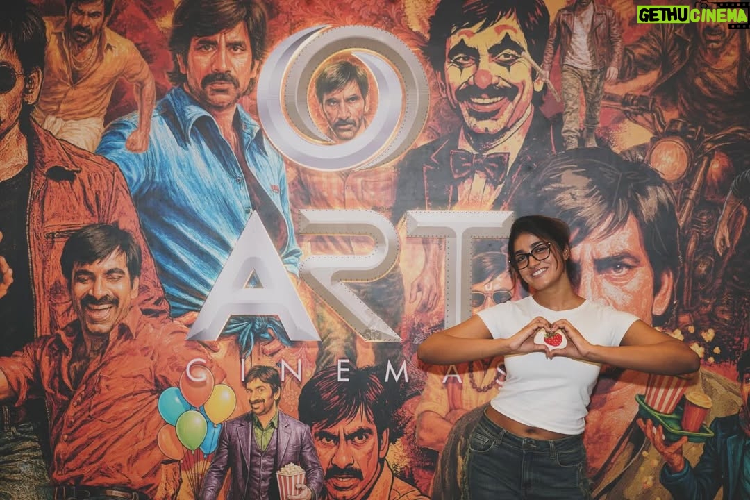 Dimple Hayathi - 285.9K Likes - Your love is exceptional 💓 🥹🍓🍓🍓🍓🍓 🍓 
#bmw #bharthamahasayulakuwignyapthi #dimplehayati #raviteja #art