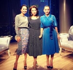 Dinara Satzhan Instagram - Баяночка, құрбым! @bayanmaxatkyzy 
Туған күніңмен шын жүректен құттықтаймын! 🎉
Сен ауқымды ойлайтын,
масштабы кең, нағыз үлкен тұлғасың! 
Жаның да сұлу, жүрегің де мейірімге толы,
ал әзіл-қалжыңың тіптен керемет!

@tursen_alaguzov екеуіңе ұзақ та бақытты ғұмыр тілеймін 🙏
Бір жастықта қартайып, 
тату-тәтті, берекелі өмір сүріңдер.

Барлық армандарың орындалсын!
Оскарға да, Канн арыстанына да жет! 
Сені қатты жақсы көремін! ❤️