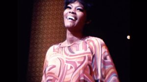 Dionne Warwick Instagram - I’ll be at The Apollo Theater for ONE NIGHT ONLY with my brand new show Don’t Make Me Over. In person and in my own words join me for an insightful evening of storytelling, anecdotes, and a live performance on Friday, June 27th 2025. 🥰🔗 Ticket link in bio!