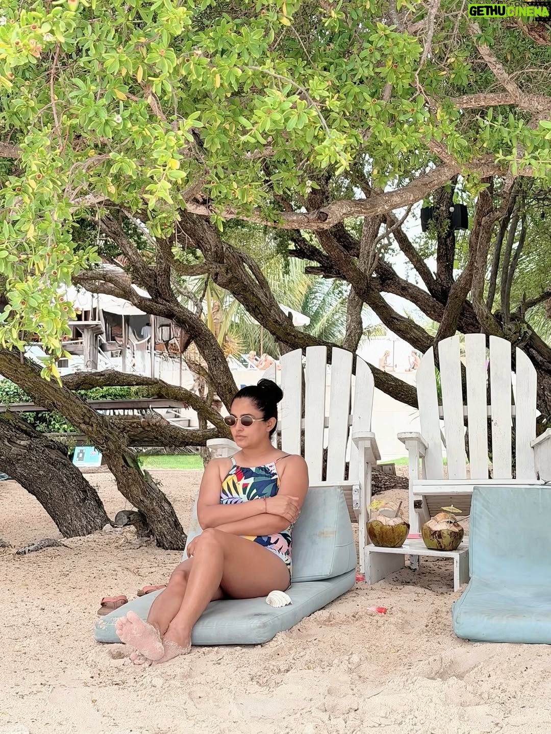Disha Pandey - 1.3K Likes - 🏖️