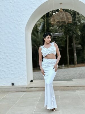 Divya Suresh Instagram - 2025 Birthday fit 🥂 
Thank you universe 🧿🤍 your December girl 🩵

@artha.villa 

.

.#DS #divyasuresh #2025birthday #decembergirl❄️