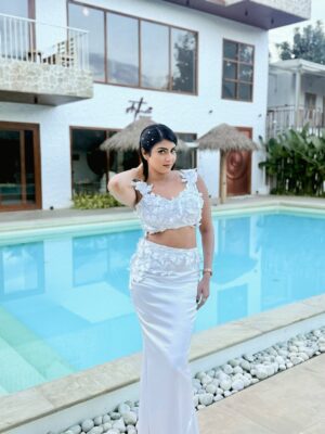Divya Suresh Instagram - 2025 Birthday fit 🥂 
Thank you universe 🧿🤍 your December girl 🩵

@artha.villa 

.

.#DS #divyasuresh #2025birthday #decembergirl❄️