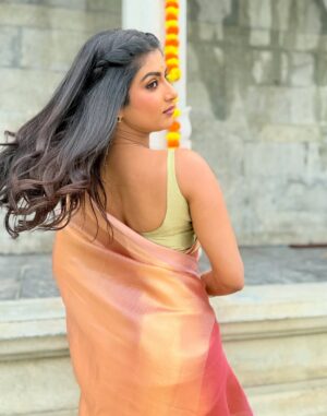 Divya Suresh Instagram - Six yards of pure grace 🌸 

.

.#DS #divyasuresh #saree #traditional