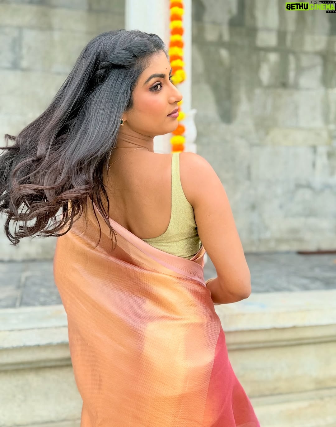 Divya Suresh - 9.9K Likes - Six yards of pure grace 🌸 

.

.#DS #divyasuresh #saree #traditional