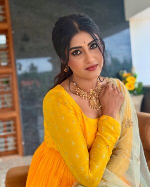 Divya Suresh Instagram - Real and raw 🎥 

.

.

.
#sharade #jyothika #ds #divyasuresh #suvarna #starsuvarna