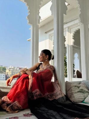 Dixita Patel Instagram - 🤌🏻❤️✨🧿
.
.
.
Saree - @gehen_saree 
.
#couple #couplephotoshoot #udaipur #travel #couples