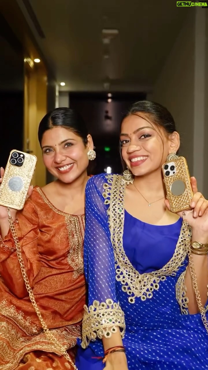 Dixita Patel - 30.3K Likes - Rate this out of 10 😍🤳💌🧿✨
.
.

First, sketched the design using a marker, then outlined it carefully and let it dry for about 3–4 hours. To give it a festive touch, added a golden spray, enhanced the detailing with Kundan beads, and finally attached a chain to make it hands-free and elegant. ✨

.
.
#diy #phone #phonecover #cover #handsfree #kundan #soray #festive #diwali #desi #diwaligiftideas #diwali2025 #fashion #phonesling #sling #reels #reel #trending
