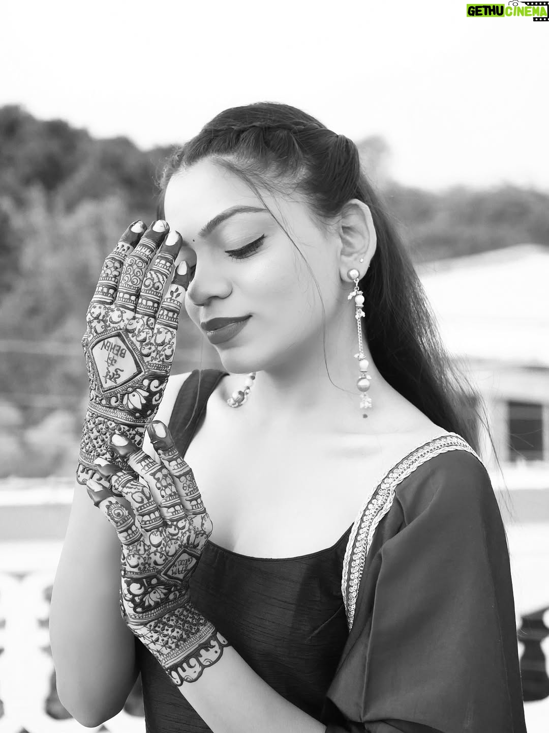 Dixita Patel - 9.1K Likes - All set for BHAI KI SHAADI 🧿❤️✨
.
.
Mehendi - @_mehendibyaarti 
Suit - @labelratan 💕
Earrings - @alittleextra.co.in 
.

.
.
#bhaikishaadi #shaadi #mehendi #mehendiart #mehendidesign #bhaibehen #shaadiseason #shaadimagic #mehendioutfit