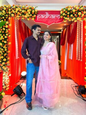Dixita Patel Instagram - First wedding as fiancĆ©s and suddenly everything feels extra special š„¹šš«¶
.
.
.
First saree look - @houseofbaisa_jaipur
Black saree - I made it from scratch
Red set - @deepak_tailor_gk
Pastel Pink anarkali - @labelratan
.
.
#wedding #couple #indianwedding #shaadi #couples