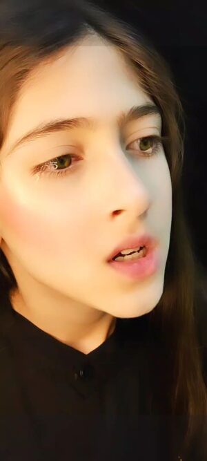 Dollsy Pamnani Instagram - Aansu nikl hi jate h🥺🥀💔