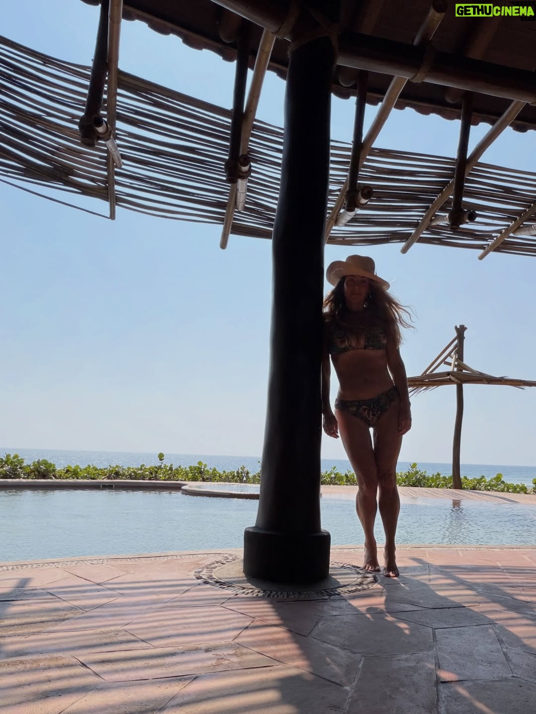 Dominika Paleta - 30.1K Likes - Playa viva es un proyecto  regenerativo , un lugar único que ha sido por años mi refugio, mi lugar de paz. Me encanta la comida, la energía, la naturaleza … la gente que año con año nos miramos, nos abrazamos y nos reconocemos.  Gracias un año más por estos días de re conexión y magia. ✨  love you 💞 @playaviva