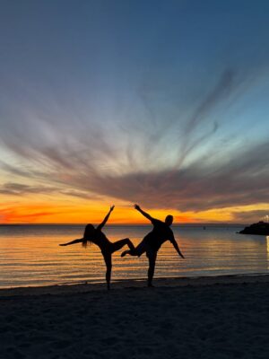 Dominika Paleta Instagram - Les deseo un aƱo de crecimiento , transformación, y conexión. Por mas atardeceres brindando juntas, caminatas al amanecer. Por las conversaciones largas, risas , amores, comidas lentas, saltos cuĆ”nticos y pies en la tierra. MĆ”s amor y menos miedo. Eso nos deseo a todos los seres humanos ⦠buscar mas adentro que afuera. Y dar abrazos sin medir el tiempo. Recibo este aƱo confiando en la magia , con mis amores cerca y el corazón abierto. š Feliz 2026 ⨠agradecida de estar en este paraĆso que es La Paz. @hotelindigolapaz @puertacortesresort @golapaz š³ āļø š“š