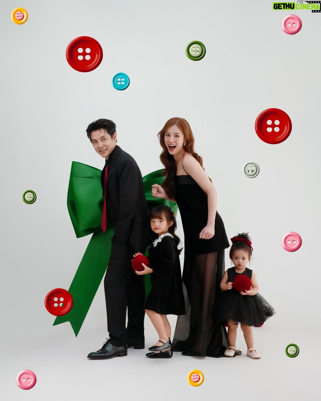 Dong Nhi - 26.1K Likes - Dear Santa Thắng 🎅🏻, 
We love you 💋❤️

#nhithangfamily