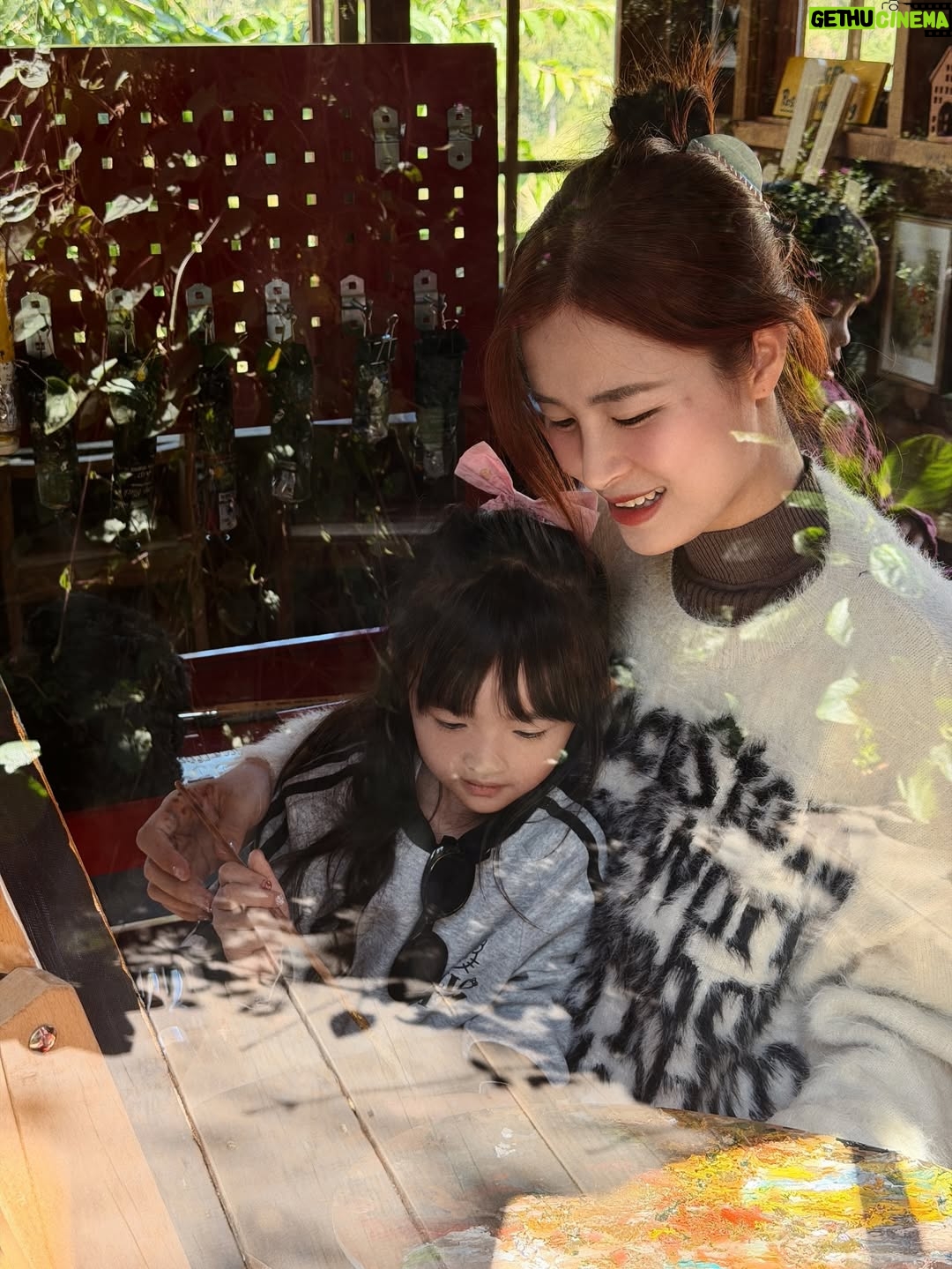 Dong Nhi - 12.1K Likes - Dịp cuối năm nào cũng phải tự thưởng cho gia đình nhỏ một chuyến đi vui vẻ và ngập tràn tiếng cười bên nhau 🥳🥳❤️❤️

#nhithangfamily