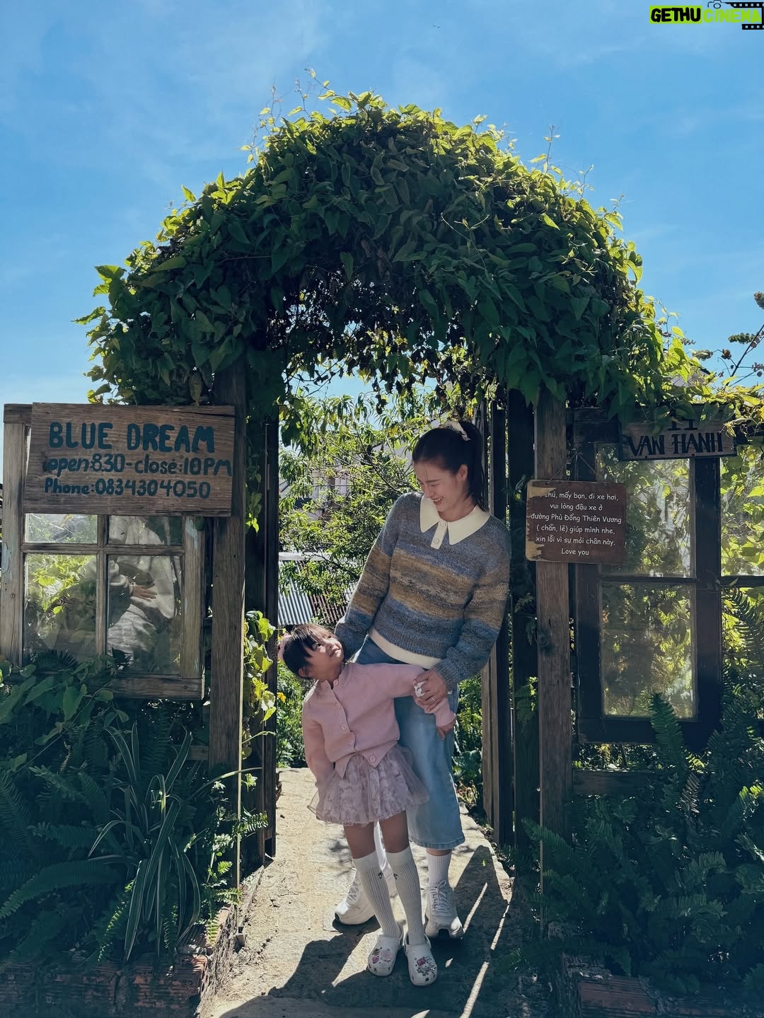 Dong Nhi - 12.1K Likes - Dịp cuối năm nào cũng phải tự thưởng cho gia đình nhỏ một chuyến đi vui vẻ và ngập tràn tiếng cười bên nhau 🥳🥳❤️❤️

#nhithangfamily