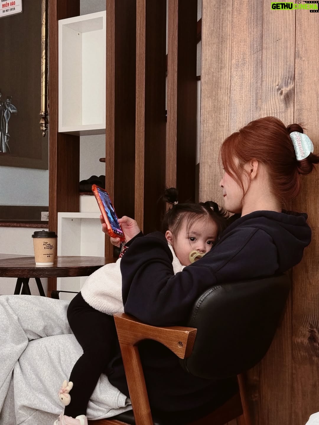 Dong Nhi - 12.1K Likes - Dịp cuối năm nào cũng phải tự thưởng cho gia đình nhỏ một chuyến đi vui vẻ và ngập tràn tiếng cười bên nhau 🥳🥳❤️❤️

#nhithangfamily