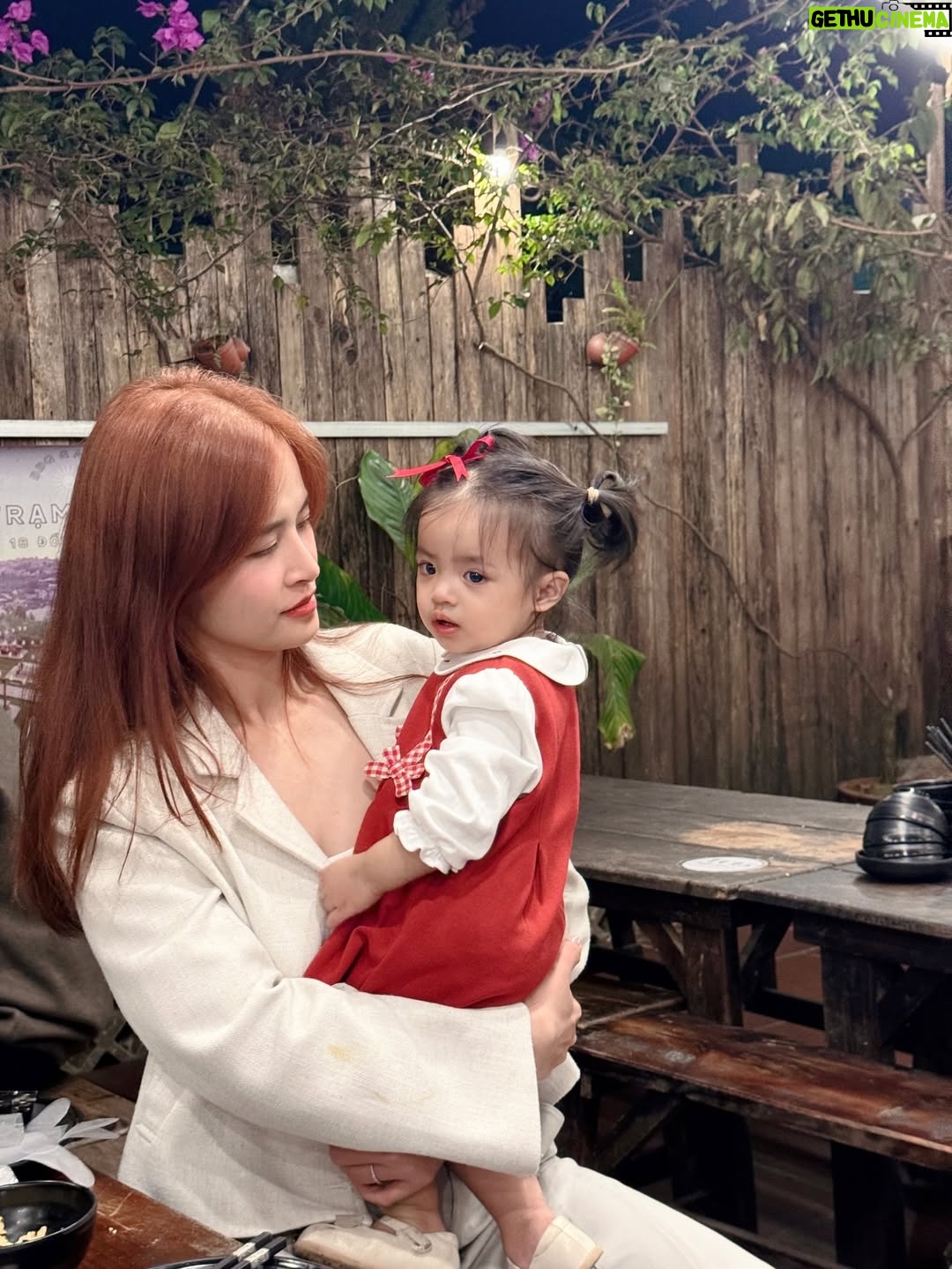 Dong Nhi - 12.1K Likes - Dịp cuối năm nào cũng phải tự thưởng cho gia đình nhỏ một chuyến đi vui vẻ và ngập tràn tiếng cười bên nhau 🥳🥳❤️❤️

#nhithangfamily