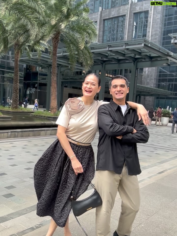 Donna Harun - 162.4K Likes - Anak soleh, sederhana dalam bersikap. Kalau ibu tlp langsung diangkat, kalau ibu wa langsung dibales. Today I’m celebrating my firtsborn, waktu yang terlihat indah dan istimewa untuk kita @rickyharun 🥰
Ibu loves you😘♥️