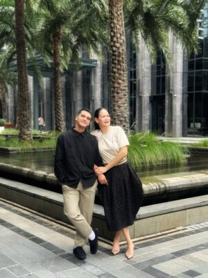Donna Harun Instagram - Anak soleh, sederhana dalam bersikap. Kalau ibu tlp langsung diangkat, kalau ibu wa langsung dibales. Today Iām celebrating my firtsborn, waktu yang terlihat indah dan istimewa untuk kita @rickyharun š„°
Ibu loves youšā„ļø