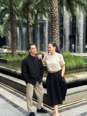 Donna Harun Instagram - Anak soleh, sederhana dalam bersikap. Kalau ibu tlp langsung diangkat, kalau ibu wa langsung dibales. Today Iām celebrating my firtsborn, waktu yang terlihat indah dan istimewa untuk kita @rickyharun š„°
Ibu loves youšā„ļø