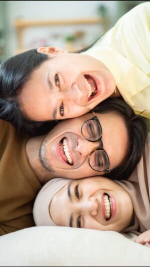 Donna Harun Instagram - Di rumah, peran kita beda-beda.
Ada nenek, ada ayah, ada ibu.
Tapi giliran urusan kulit anak,
khawatirnya sama semua.
Kulit sensitif, gampang ruam,
kadang kering juga.
Karena itu di keluarga kami,
kami pakai satu solusi yang sama.
Yang memang kami bikin dan pakai sendiri
Bukan cuma soal skincare,
tapi soal rasa tenang sebagai orang tua.
Satu solusi. Dipakai bareng.
Our In One 🤍
#OurInOne
#PerawatanKulitAnak
#KulitSensitifAnak