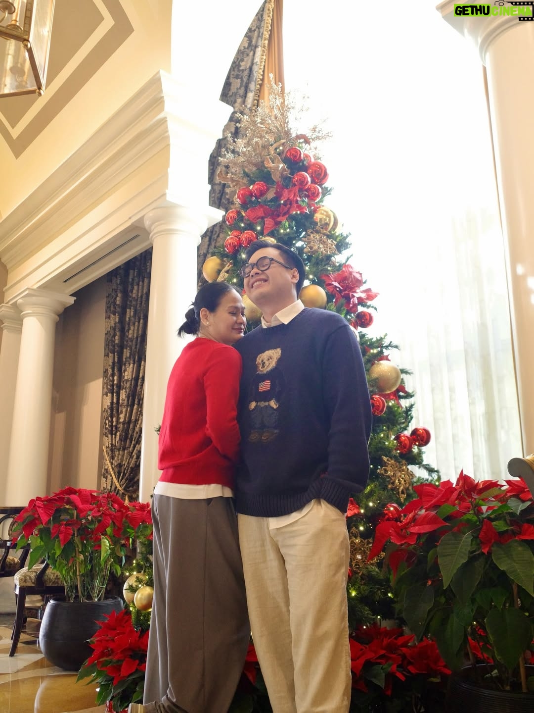 Donna Harun - 37.5K Likes - Auto foto dong di pohon natal untuk ucapain Selamat Natal untuk temen-temen yang merayakan🎄✨

Semoga damai Natal senantiasa selalu beserta kita semua🤍