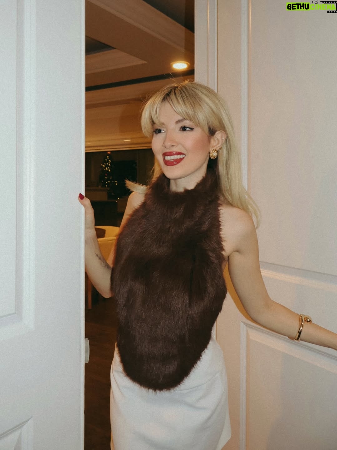 Donya Dadrasan - 3 Likes - Felt like a teddy bear with this top 🧸

Top: @bardot 
Bottom: @kookai_australia