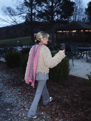 Donya Dadrasan Instagram - Just got back from a little getaway and had an epic wine tasting. Also discovered that candy cranberries are my new obsession…🍷🍬🪾🌲