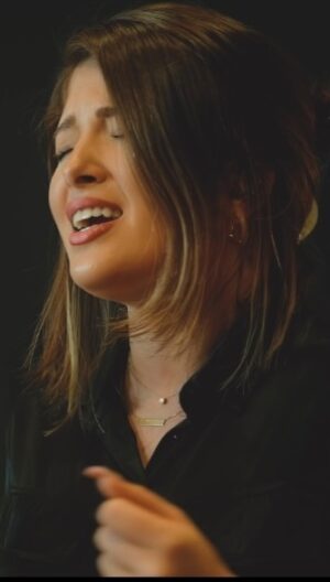 Donya Dadrasan Instagram - اولین بار که این آهنگ و گوش دادم خیلی‌ به دلم نشست و واقعا عاشقش شدم و اجازه گرفتم که بازخونی کنمش. با کمک دوست خوبم علی‌ لباسچی و دوستان هنرمندم تونستیم این آهنگ و باز خونی کنیم. امیدوارم لذت ببرین. تقدیم به مردمِ خوب ایران و به امید آزادی ایران !

Special thanks:
@babakaminiofficial 
@ardihatami 

Orchestral Arrangement & Guitar: Ali Lebaschi
@ali_lebaschi 

Violin 1: Nima Alizadeh
@nimaviolinn 
Violin 2: Alice Arakane
@alice24xoxo 
Cello: Chiara Kelle 
@17th_century_cello
Videography: Foad Amini
@foadii 
Photogrhy: Noora Ziaei 
@nooraziii