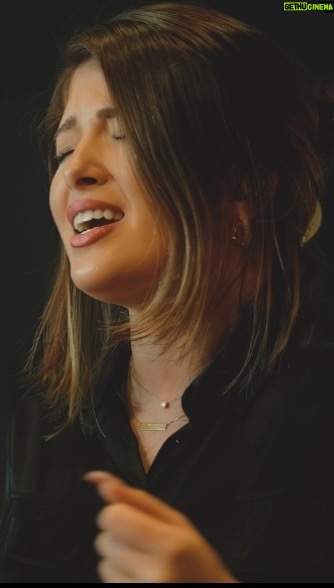 Donya Dadrasan - 100.9K Likes - اولین بار که این آهنگ و گوش دادم خیلی‌ به دلم نشست و واقعا عاشقش شدم و اجازه گرفتم که بازخونی کنمش. با کمک دوست خوبم علی‌ لباسچی و دوستان هنرمندم تونستیم این آهنگ و باز خونی کنیم. امیدوارم لذت ببرین. تقدیم به مردمِ خوب ایران و به امید آزادی ایران !

Special thanks:
@babakaminiofficial 
@ardihatami 

Orchestral Arrangement & Guitar: Ali Lebaschi
@ali_lebaschi 

Violin 1: Nima Alizadeh
@nimaviolinn 
Violin 2: Alice Arakane
@alice24xoxo 
Cello: Chiara Kelle 
@17th_century_cello
Videography: Foad Amini
@foadii 
Photogrhy: Noora Ziaei 
@nooraziii