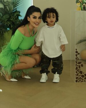 Donya Jahanbakht Instagram - تولد دو سالگيت مبارك آرتامم(ورق بزنيد)💚 @artam
