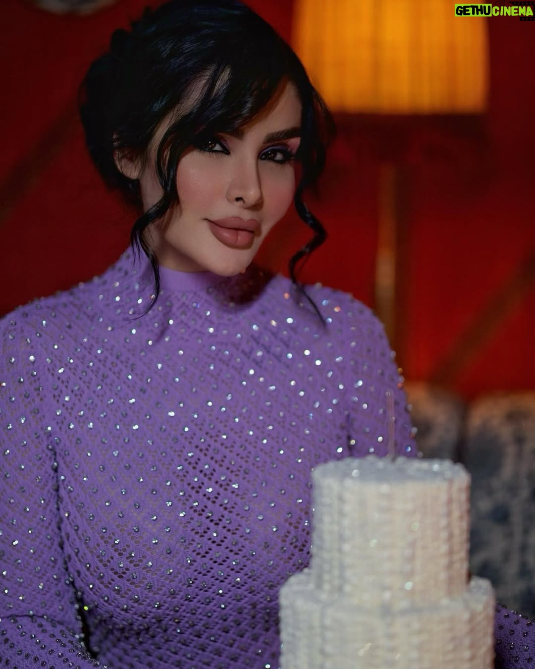 Donya Jahanbakht - 422.4K Likes - BYE 33💋💜 ورق بزن