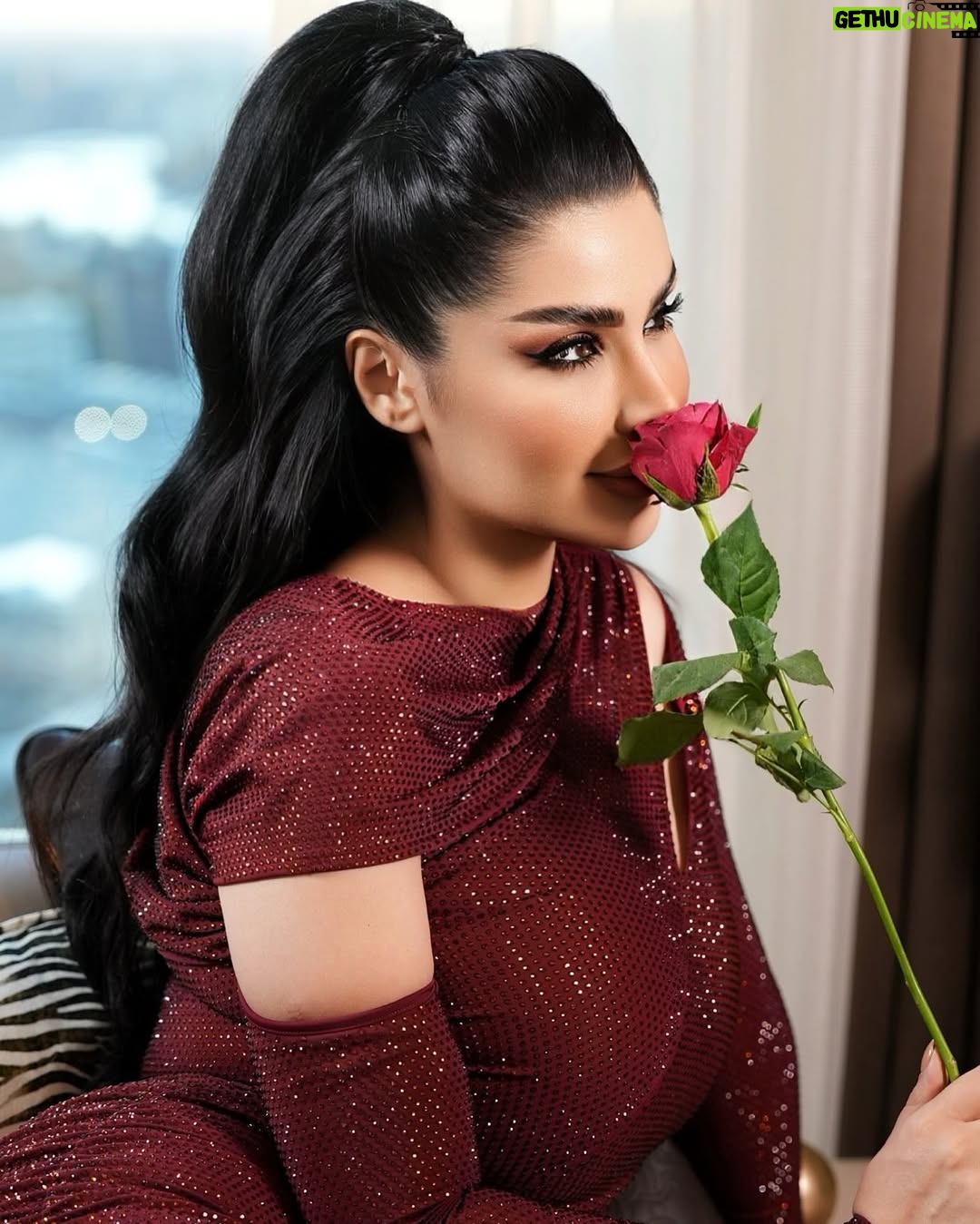 Donya Jahanbakht - 378K Likes - 🎂35🎂 Happy birthday to me♥️🦂🐍 don't ask me what I wished for....
ورق بزنيد