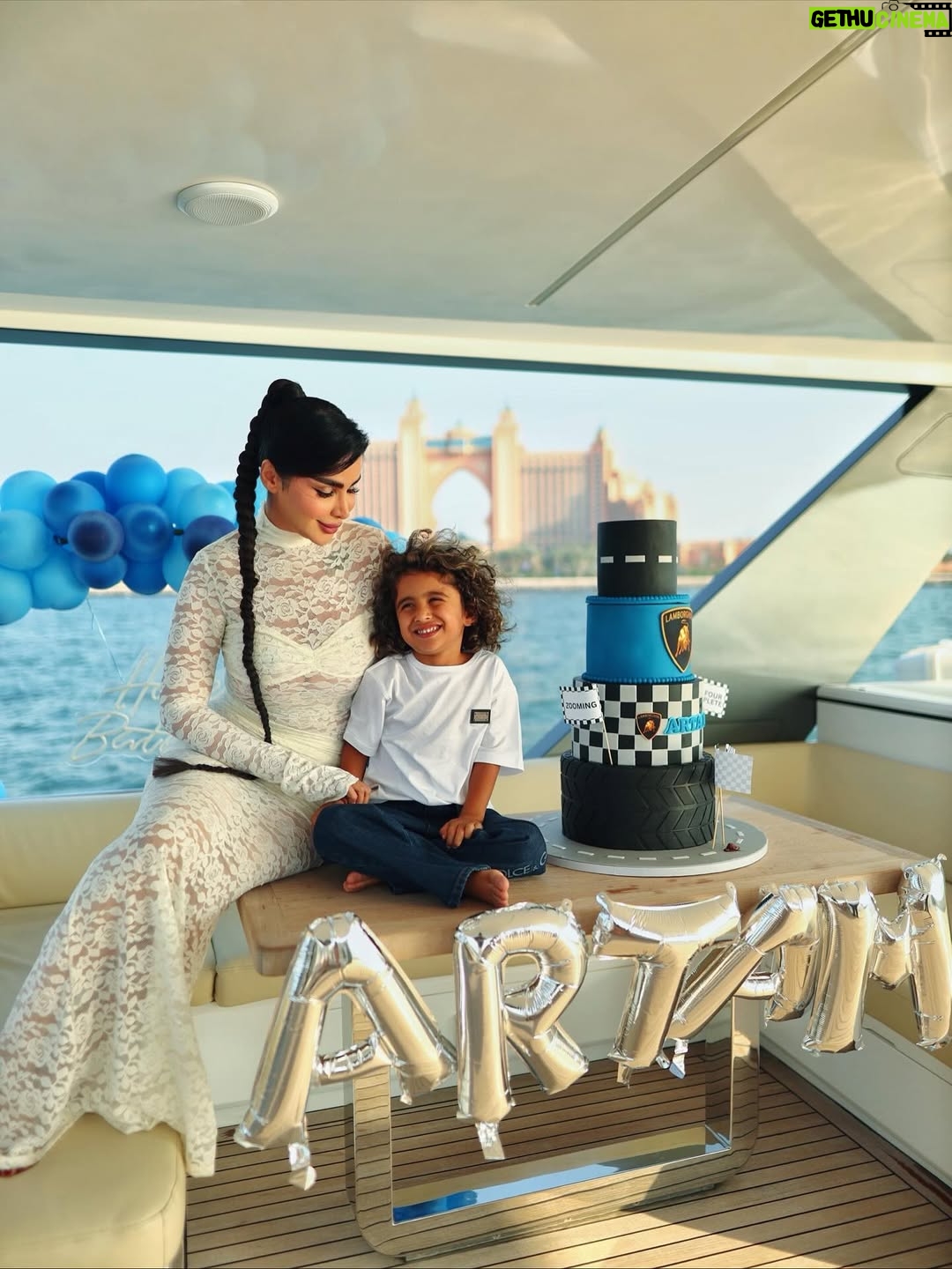 Donya Jahanbakht - 448.5K Likes - آرتام من تولد چهار سالگيت مبارك💕 @artam  ورق بزن 
#birthday