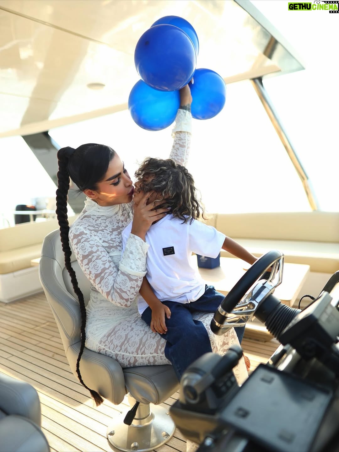 Donya Jahanbakht - 448.5K Likes - آرتام من تولد چهار سالگيت مبارك💕 @artam  ورق بزن 
#birthday