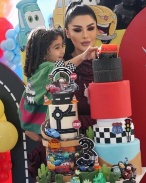 Donya Jahanbakht Instagram - تولد سه سالگيت مبارك آرتامم♥️با تو من خوشبخت ترينم♥️ @artam 
ورق بزنيد 
#birthday
