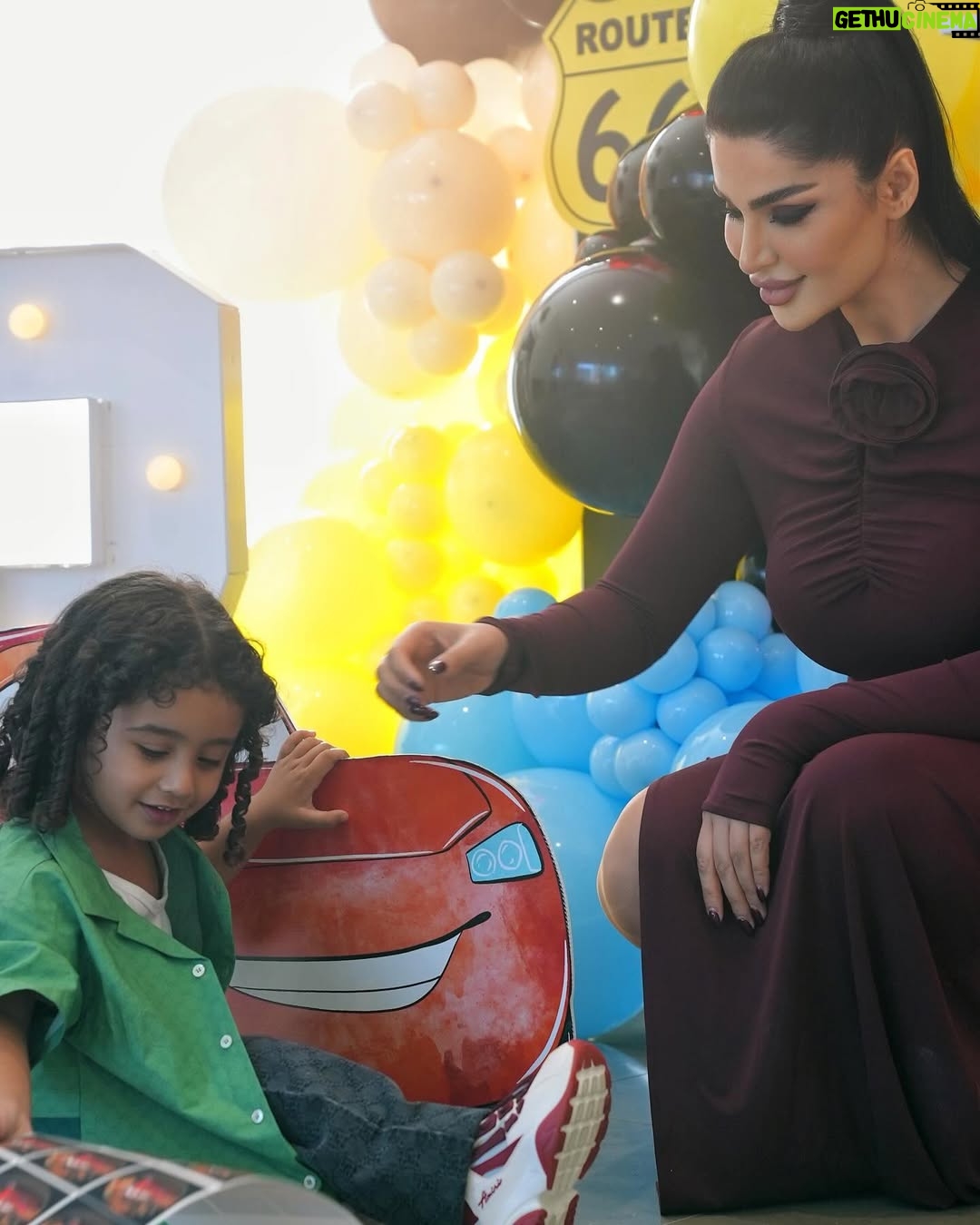 Donya Jahanbakht - 534.7K Likes - تولد سه سالگيت مبارك آرتامم♥️با تو من خوشبخت ترينم♥️ @artam 
ورق بزنيد 
#birthday