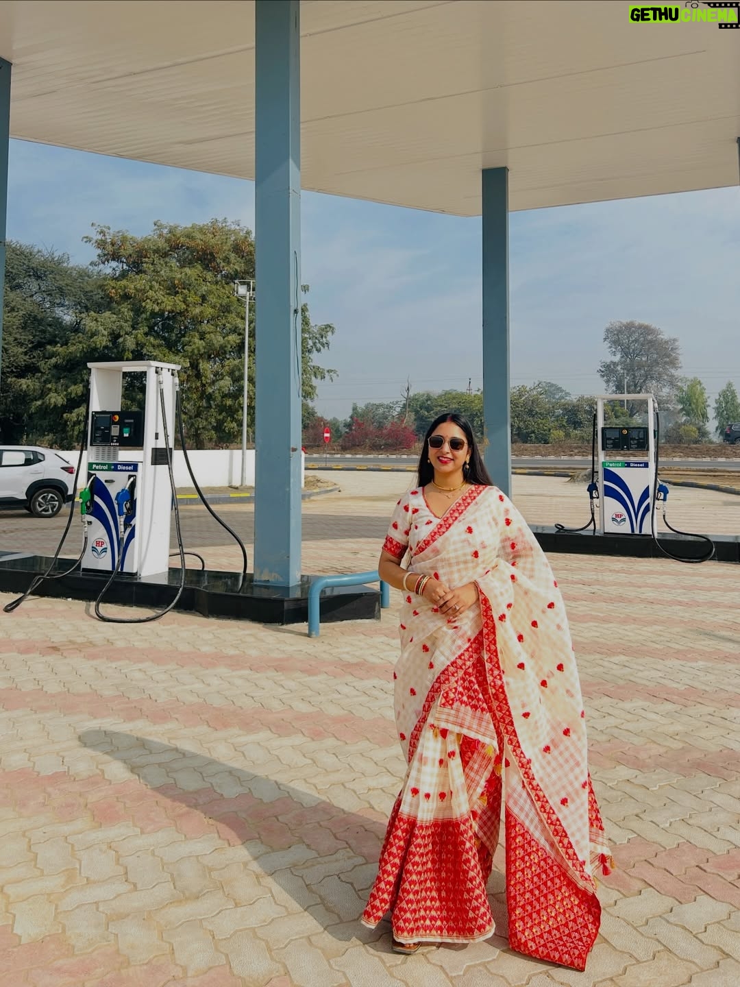 Dr Aishwarya - 1.6K Likes - He said “Dhuniya lagise” 🌸
.
.
.
#mekhla #couplelove❤️