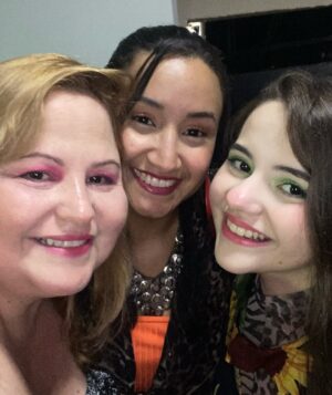 Duda Batista Instagram - Noite de comemorar o aniversário dessa pessoa que amo muito! Meio tio, meio irmão, meu amigo e o melhor companheiro de karaokê que eu poderia ter, o dono de uma alegria que contagia, e é claro que a festa dele não poderia ser só uma comemoraçãozinha!
E o tema escolhido foi: o brega do Paulinho! KQKAKAKAAKAK 
Parabéns @cantorpaulinhoaguia ! Eu e minha família amamos vc! ❤️❤️❤️
PS. O que vcs acharam dos nossos figurinos de fubanga? JEJEKEKEKEKEKEKEK

#fy #fubanga #festa #aniversário